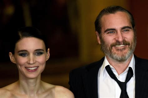 joaquin phoenix wife rooney mara.